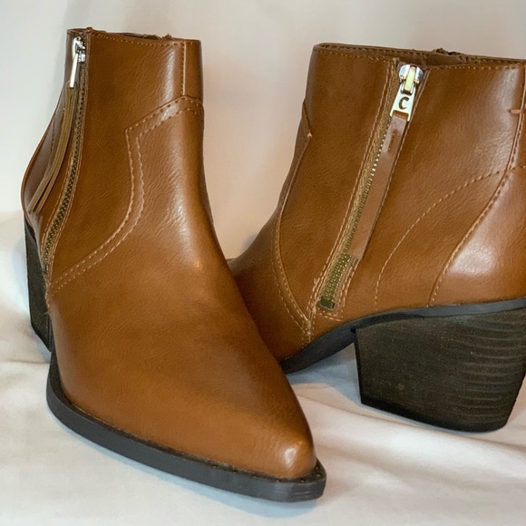 2 for $48 Women’s Sam Edelman Brown Ankle Booties with Sleek Design - Picture 4 of 6